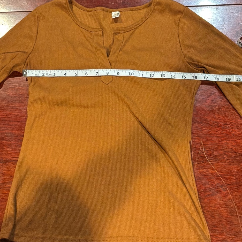 Long Sleeve Light Brown Women's Tee Shirt Size Medium - Picture 5 of 8